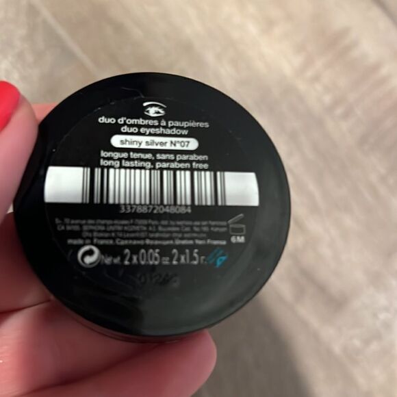 Eyeshadow silver and gray colors - Picture 3 of 3